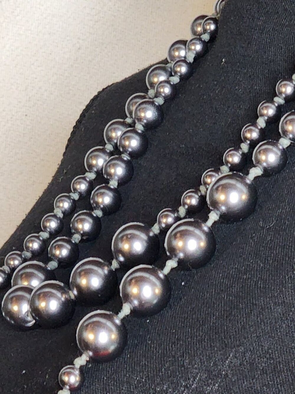 Chico's Extra Long 66" Flapper Gray Silver Graduated Bead Unisex Knot Necklace - Picture 8 of 16